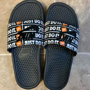 Nike slides size 7 men